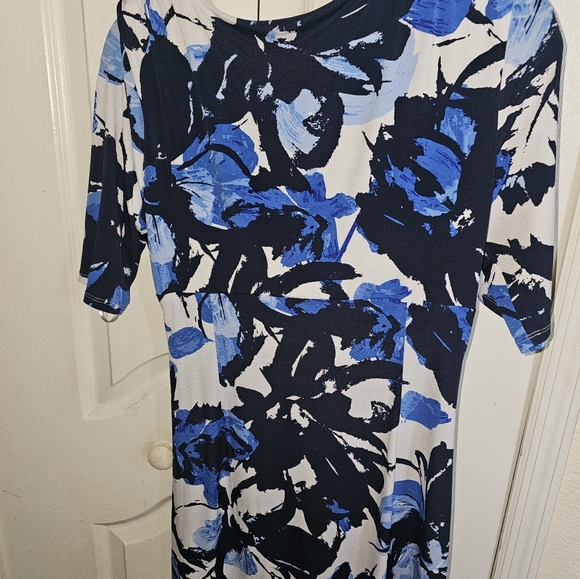 Dress - Picture 2 of 2